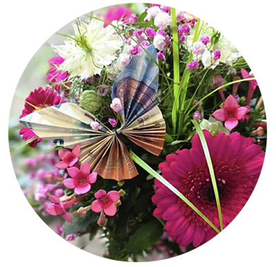 Strauss rot mit Schmetterling